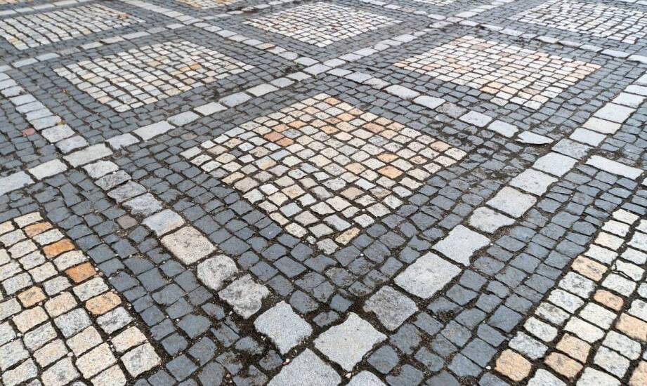 Jakie wzory i kolory oferuje kostka brukowa Torino?