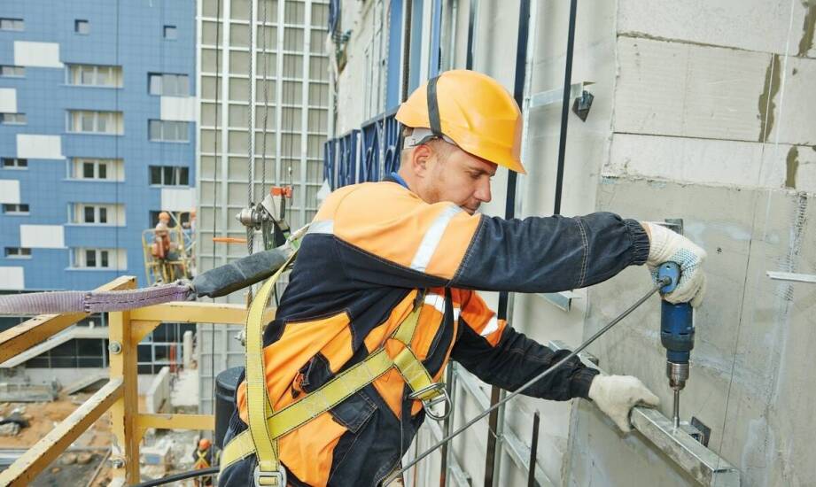 Jak ciśnieniowa iniekcja fundamentów wpływa na komfort mieszkańców?