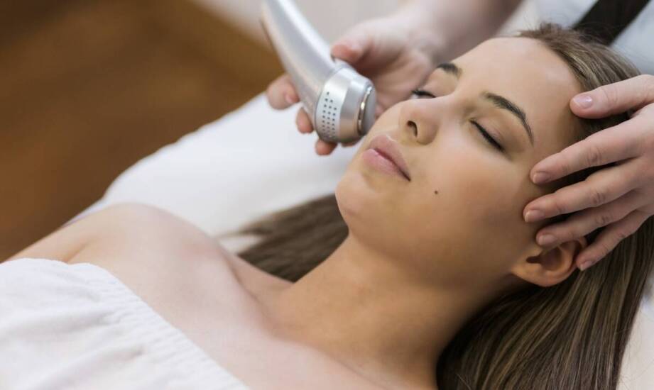 Mini masażer w procesie aktywnego odmładzania skóry