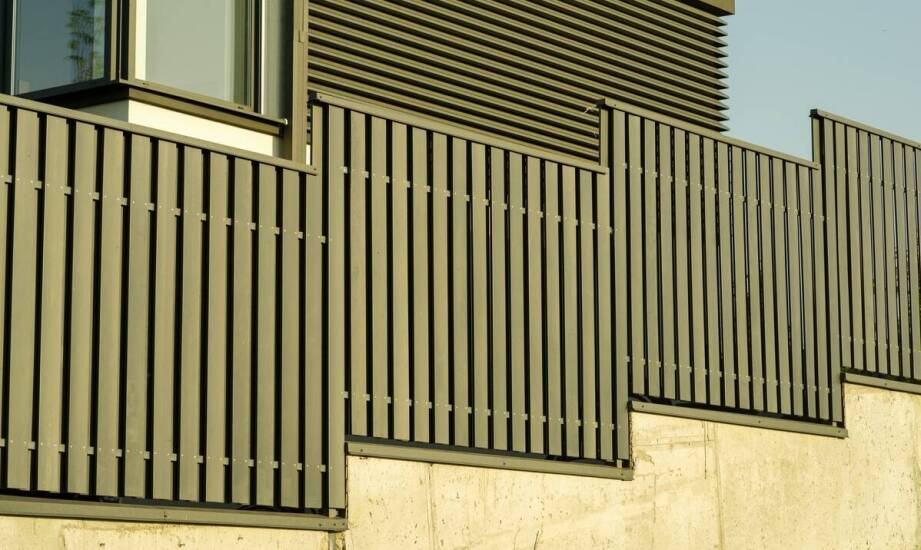 Ekologiczne aspekty parapetów zewnętrznych aluminiowych na wymiar