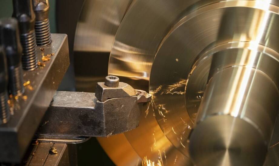 Jak wzdłużne automaty usprawniają proces toczenia CNC?