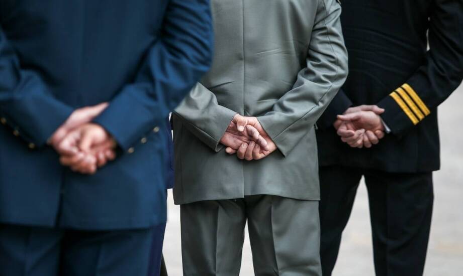 Jak nowoczesne materiały wpływają na trwałość i komfort mundurów?