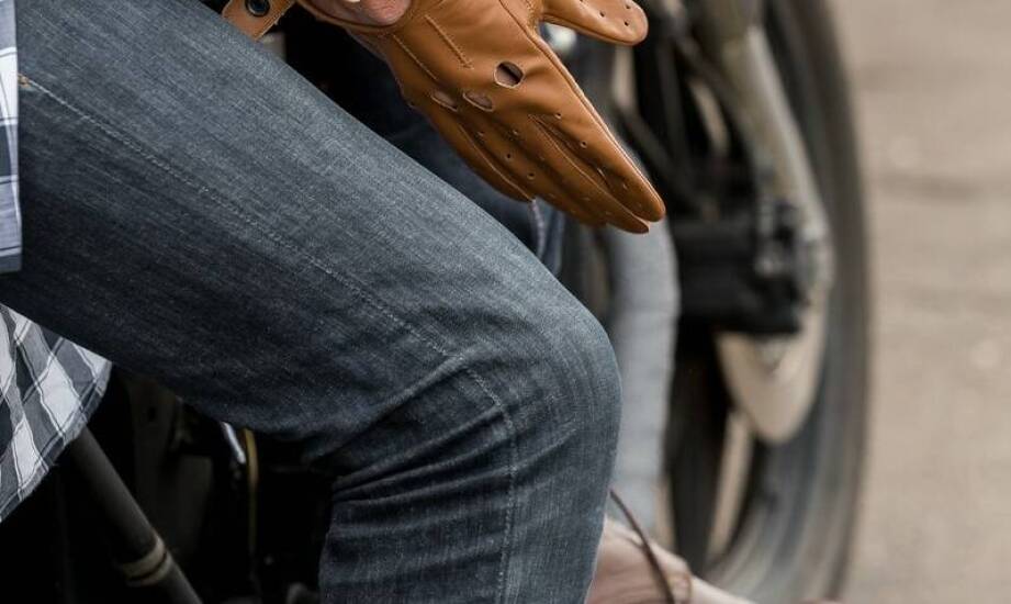 Eleganckie skórzane plecaki – jak łączyć je z innymi akcesoriami?