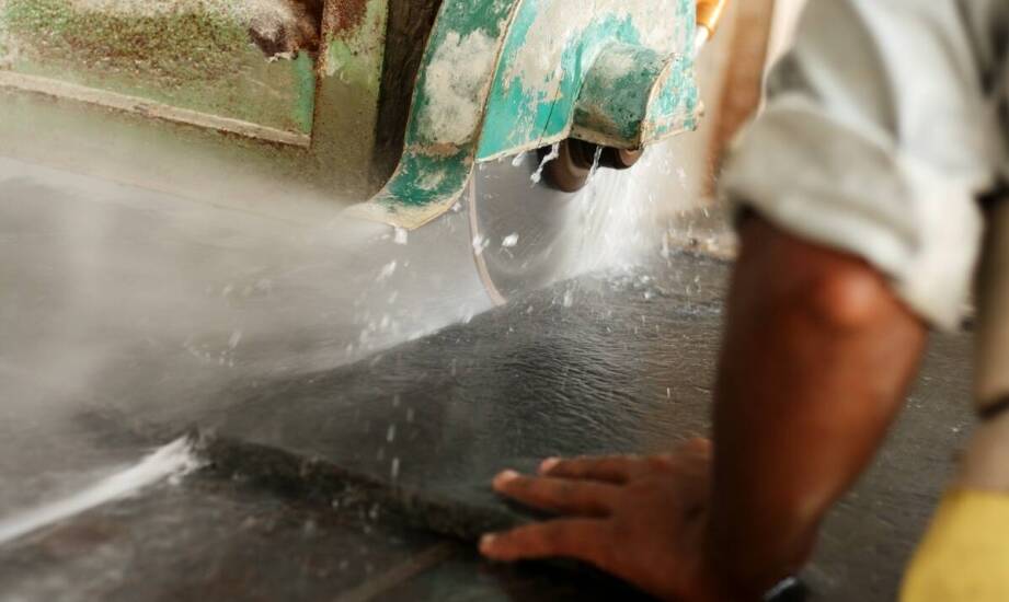 Jak profesjonalne narzędzia wpływają na trwałość obróbki naturalnych kamieni?