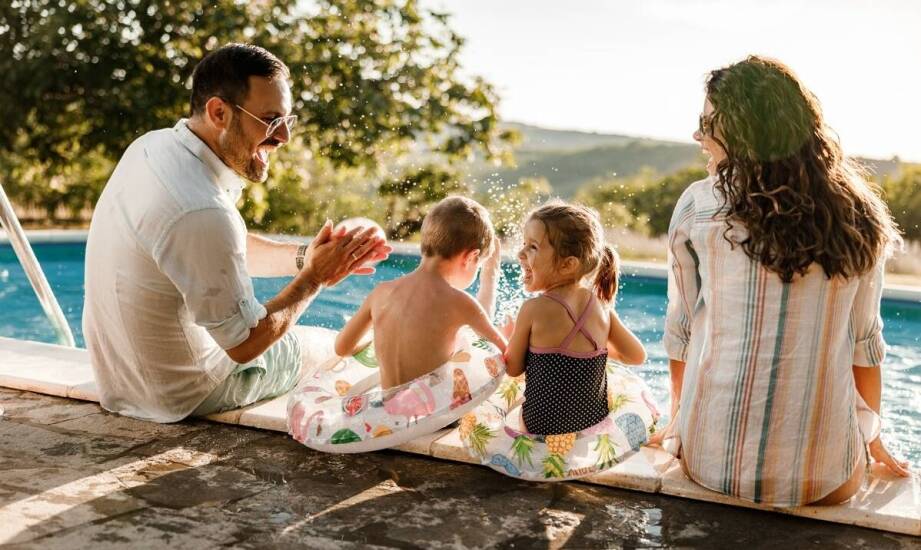 Jak wybrać odpowiednią 3-osobową trampolinę dla całej rodziny?