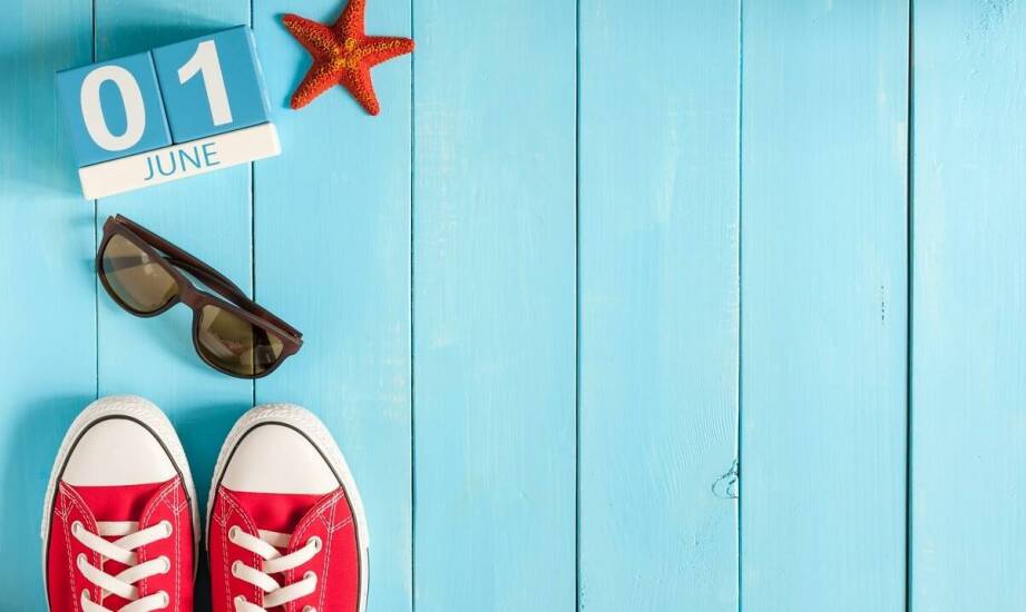 Jakie akcesoria najlepiej komponują się z męskimi koszulkami z WSK?