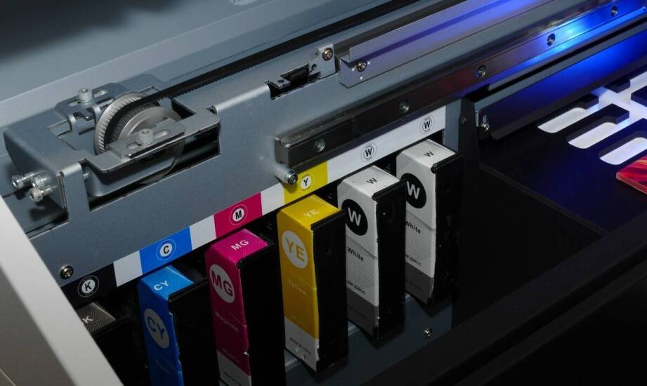 Jak termotransferowe drukarki wspierają personalizację etykiet?