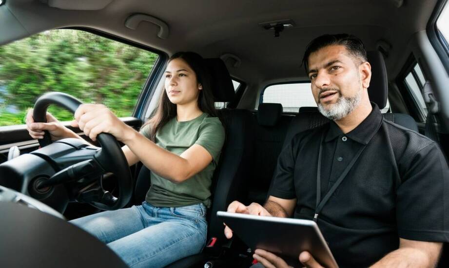 Jak Ośrodek Szkolenia Kierowców Luzik integruje nowoczesne technologie w procesie nauki jazdy?
