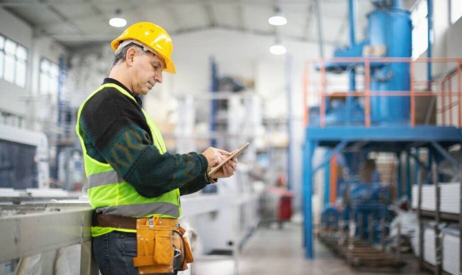 Nadzór BHP: Jakie strategie przyjąć, aby zminimalizować zagrożenia w miejscu pracy?