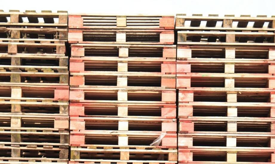 Jakie korzyści przynoszą skrzynki do pomidorów w transporcie produktów rolnych?