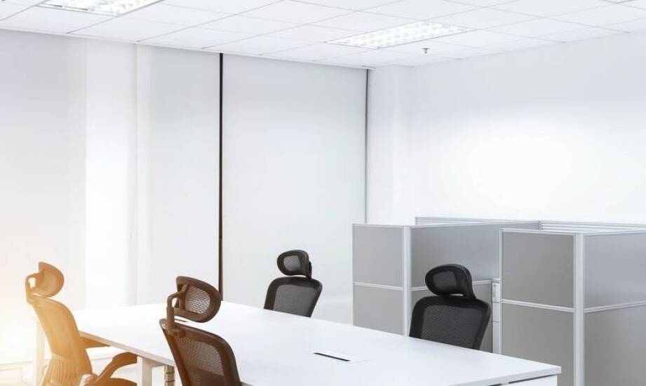 Zalety kasetonowych klimatyzatorów sufitowych w przestrzeniach biurowych