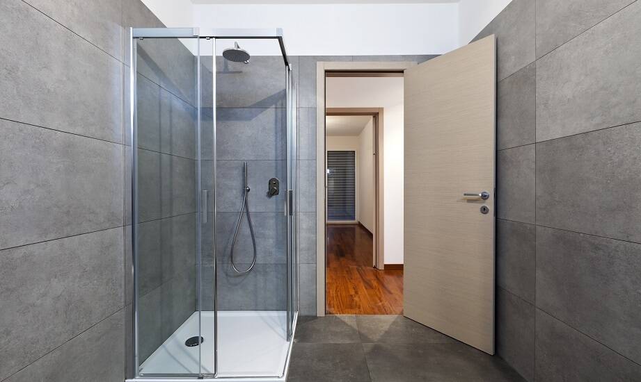 Różnorodność stylów i materiałów w kabinach kwadratowych