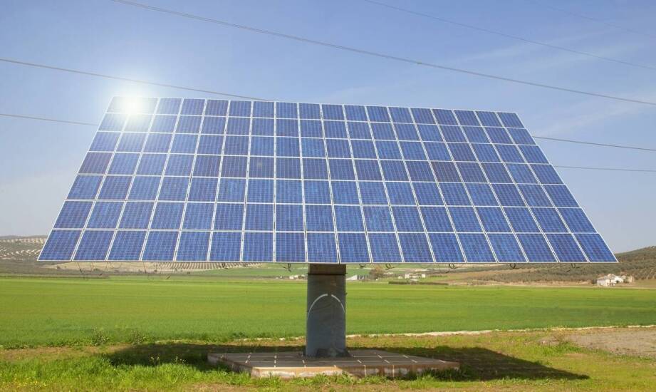 Jak 100-watowy panel słoneczny wspiera przenośne magazyny energii?