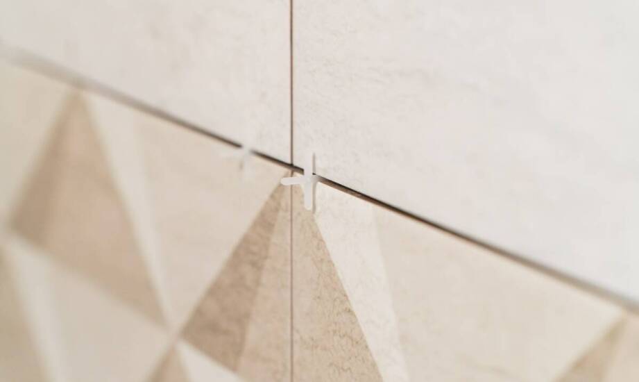 Wpływ detali w drewnianych drzwiach na ich funkcjonalność i estetykę – propozycje producenta z Opola