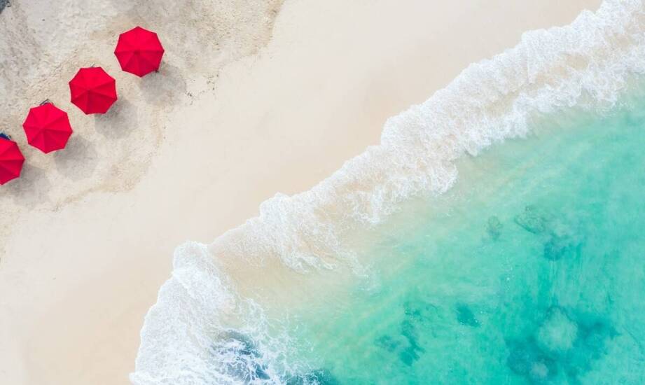 Jak reklamowe parasole z logo mogą wspierać marki w branży turystycznej?