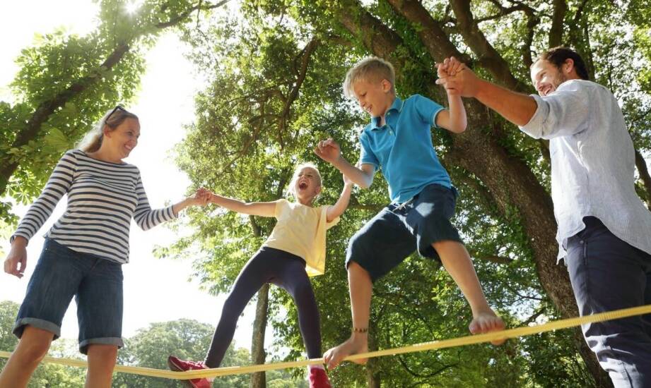 Jak młodzieżowe obozy w Polsce pomagają w budowaniu pewności siebie?