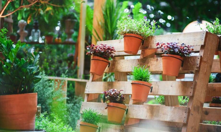 Rola ogrodowych drabin w sezonowych pracach pielęgnacyjnych roślin