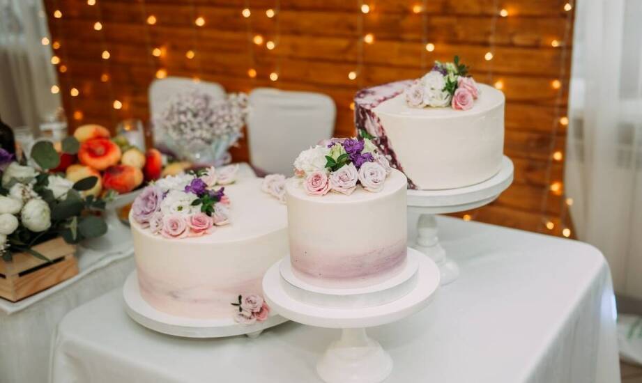 Jak pudełka z okienkiem na ciasto wpływają na sprzedaż w piekarniach?