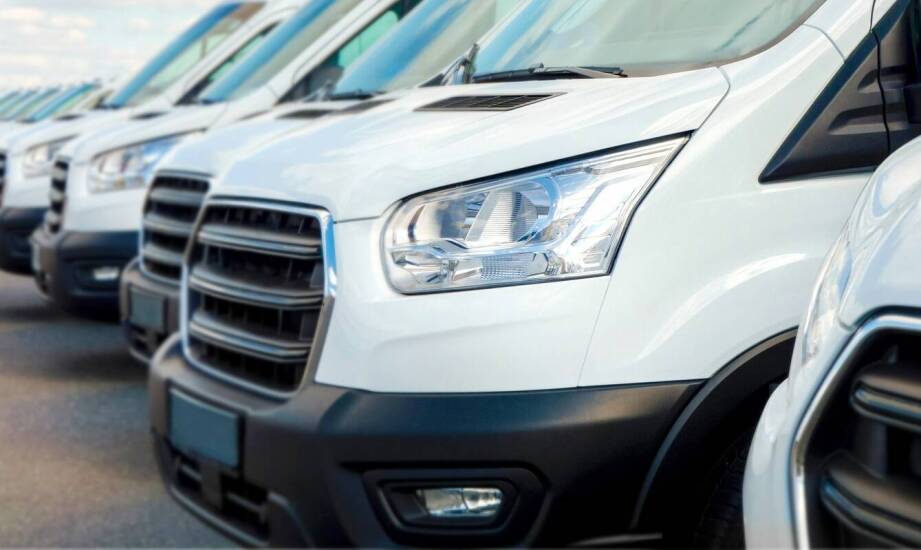 Rola asystentów parkowania w wynajmie busów na wakacjach