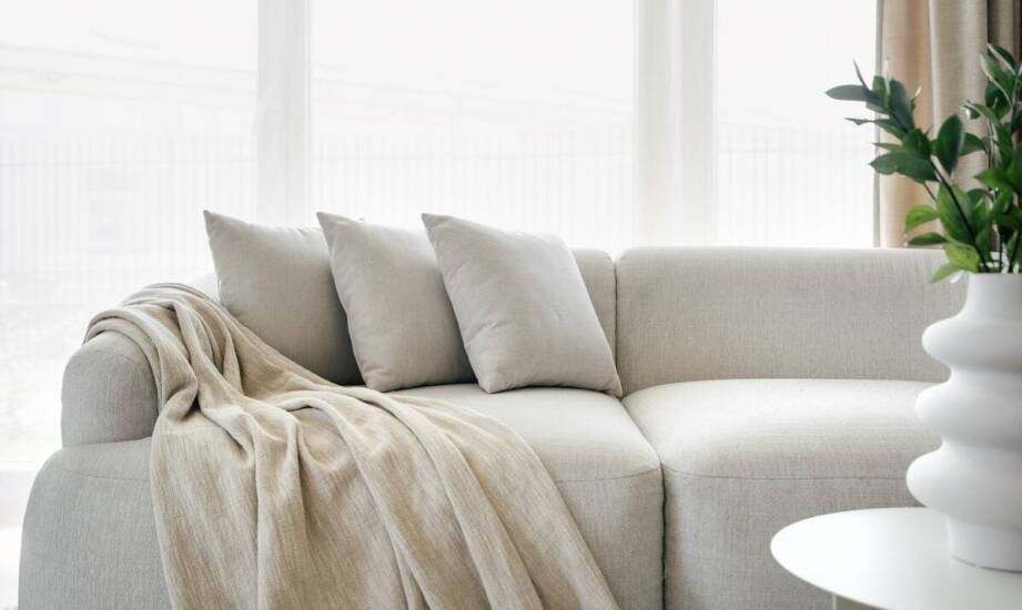 Jak rozkładany narożnik z materacem wpływa na komfort snu?