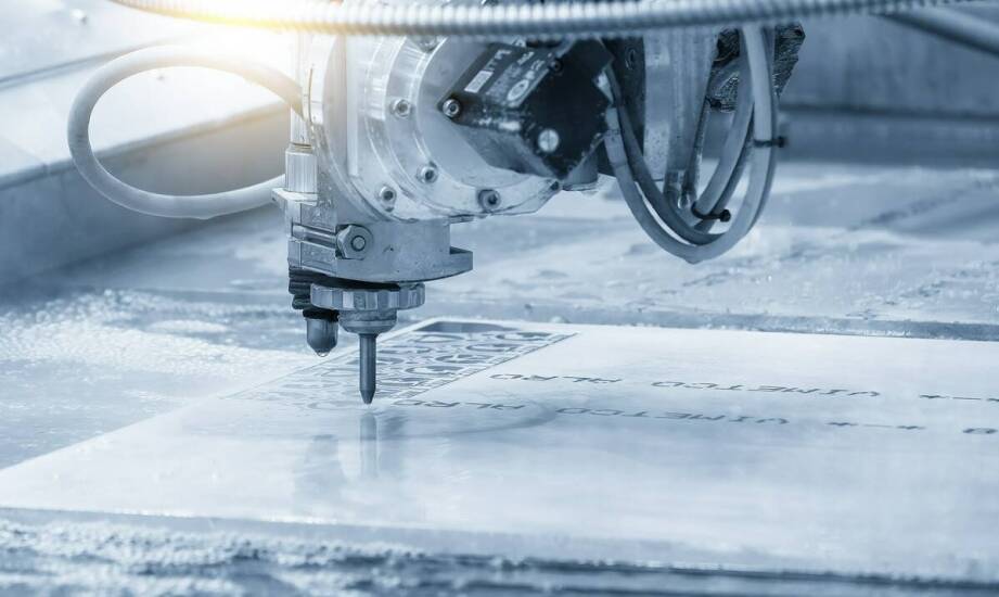 Jak maszyny do cięcia szkła przyczyniają się do innowacji w designie wnętrz?