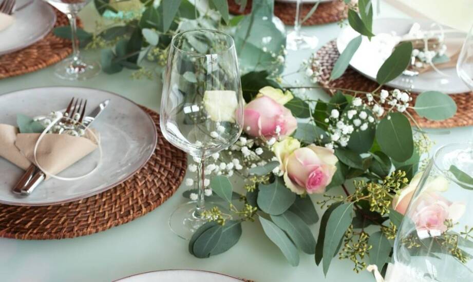 Jakie stołowe dodatki warto łączyć z porcelaną Kristoff?