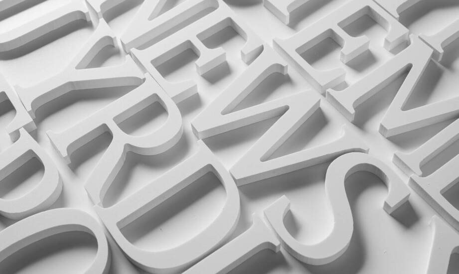 Aluminiowe cyfry i litery jako sposób na personalizację elewacji