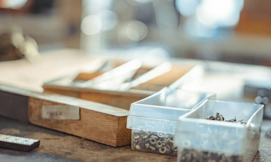 Jak prawidłowo przechowywać nożyk do wykładzin, aby zachować jego ostrość?