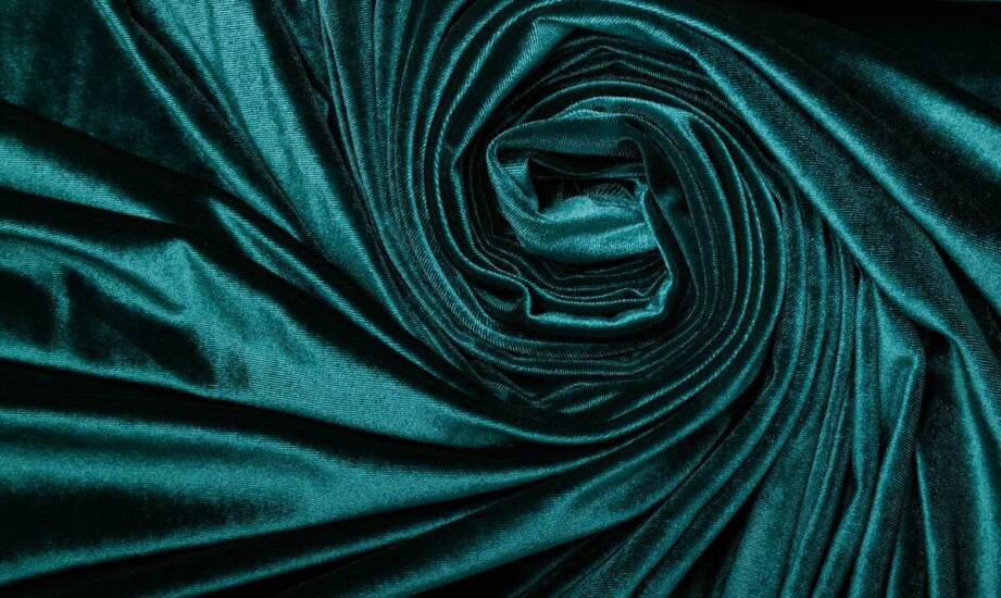 Jakie kolory połyskujących rajstop są najmodniejsze w tym sezonie?