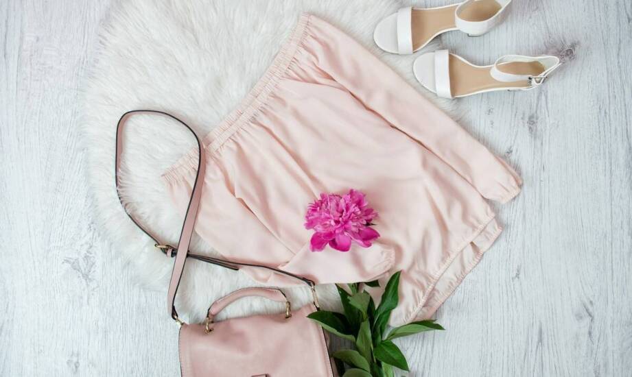 Kluczowe aspekty wyboru damskiej bluzy z kapturem na dni wiosenne