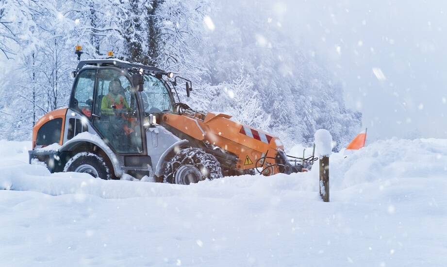 Zimowe utrzymanie terenów zieleni: znaczenie odśnieżania w Iwanowicach
