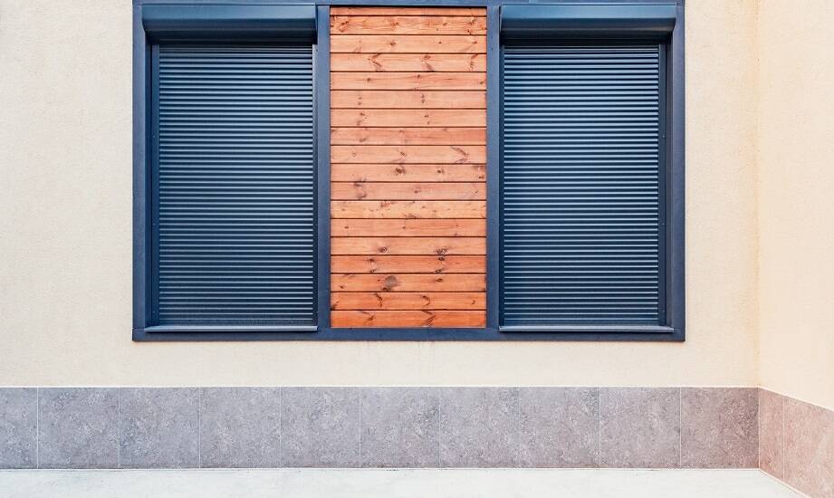 Rolety zewnętrzne jako element zabezpieczenia domu – co warto wiedzieć?