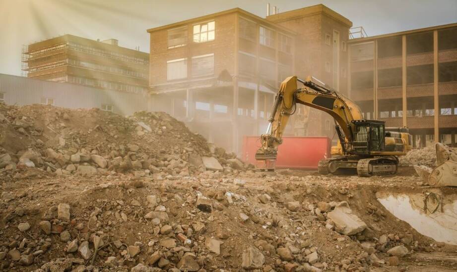 Wykorzystanie ciężkiego sprzętu w wyburzeniach na Śląsku: co oferuje rynek?