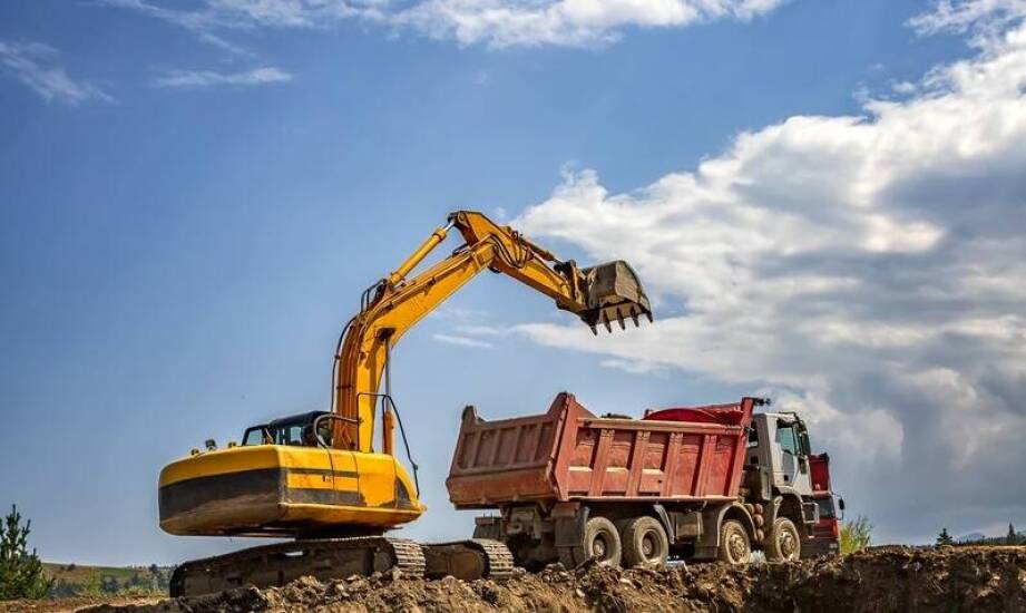 Kluczowe aspekty bezpieczeństwa przy transporcie maszyn budowlanych