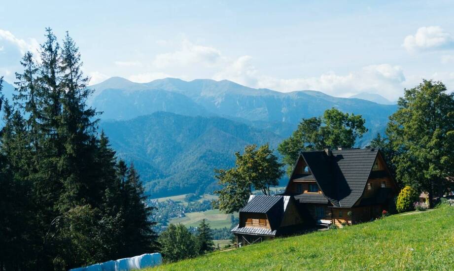 Jak luksusowe wnętrz wyposażenie wpływa na komfort gości?