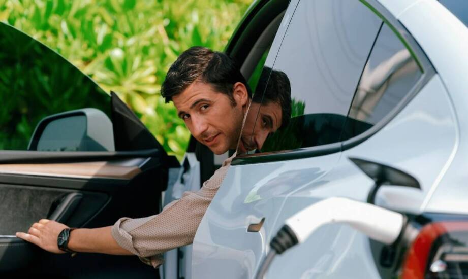 Jakie są zalety zakupu elektrycznych i hybrydowych pojazdów z USA?