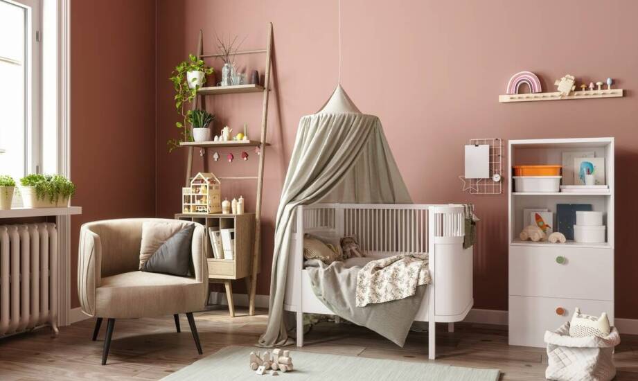 Rękodzieło w dziecięcym pokoju: estetyka kosza na maskotki