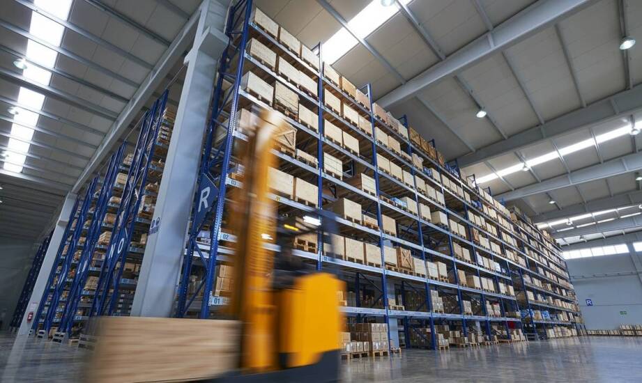 Zasady magazynowania towarów a integracja technologii nowoczesnych