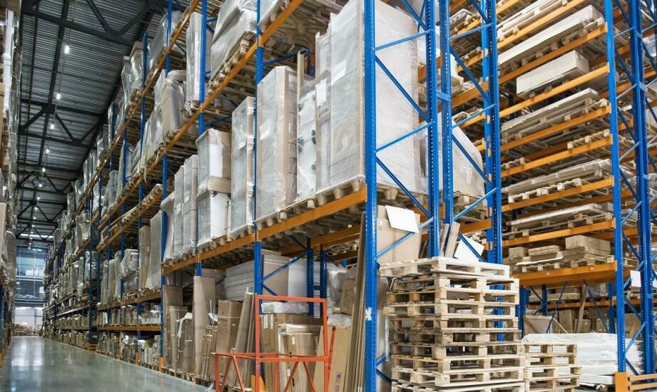 Jak magazynowe drabiny mogą wpłynąć na optymalizację przestrzeni składowania?