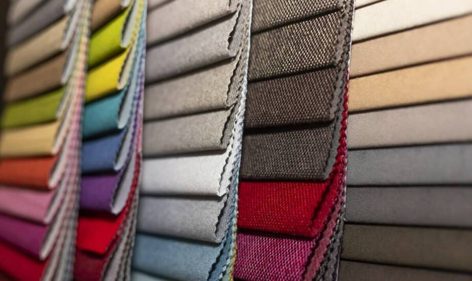 Tapicerowanie foteli w restauracjach – jakie materiały zapewnią długowieczność?