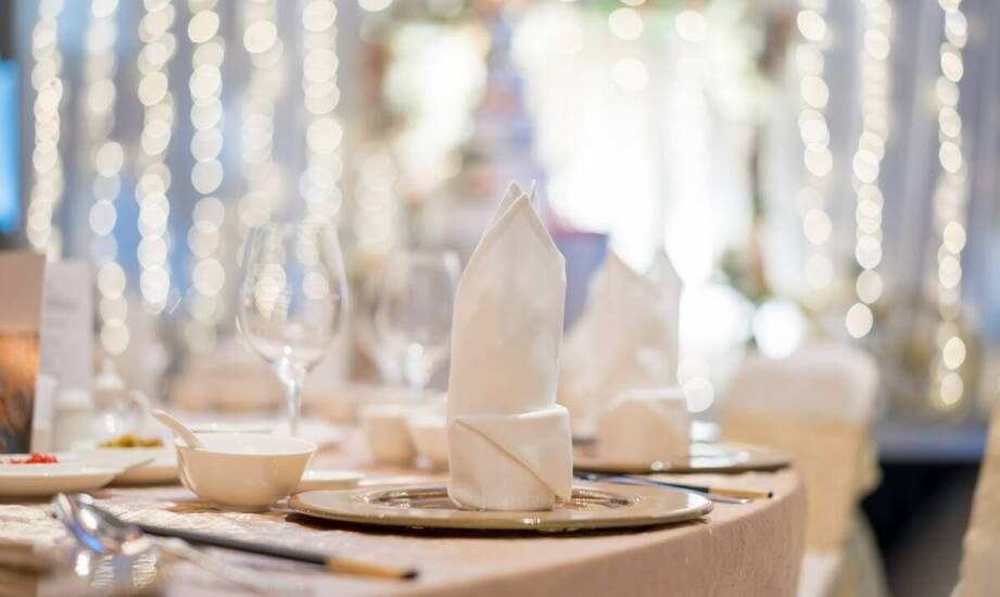 Catering w Czerwonaku: jak Raut łączy elegancję z funkcjonalnością w obsłudze eventów?