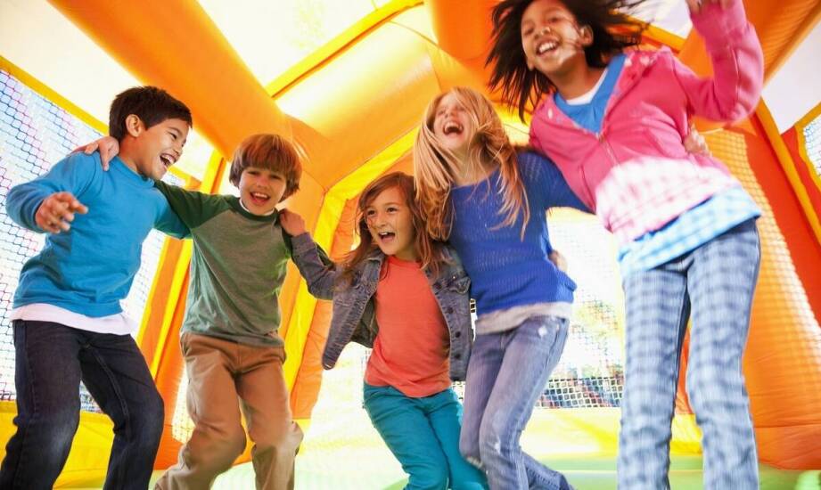 Wynajem rozrywkowych urządzeń: jak zaskoczyć uczestników eventu?