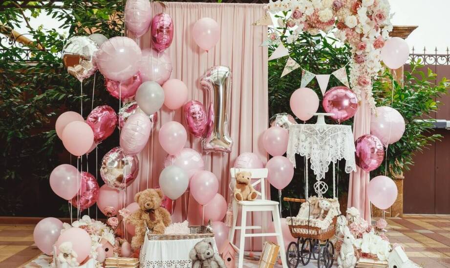 Jakie dekoracje sprawdzą się najlepiej na przyjęciu z okazji 18. urodzin?