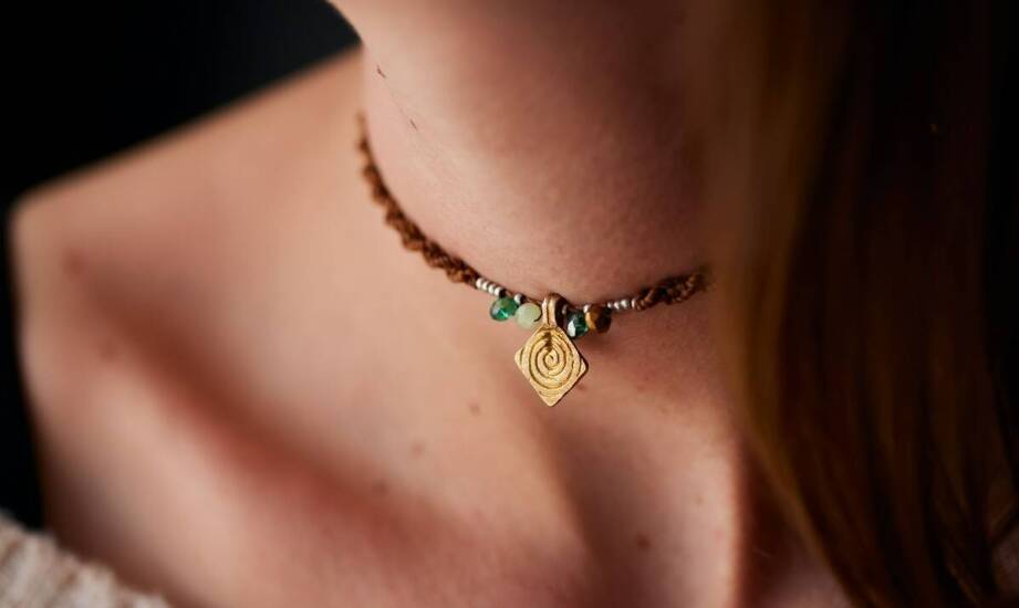 Wpływ pirytu na kreatywność: dlaczego warto nosić ten kamień?