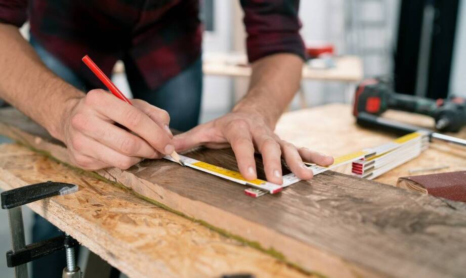 Dlaczego pominięcie precyzyjnych pomiarów ramy może zniweczyć efekt końcowy montażu stolarki?