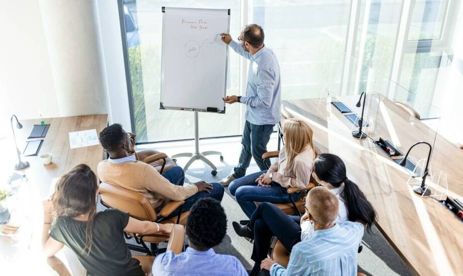 Jak wybrać odpowiednie szkolenie okresowe BHP w Warszawie dla swojej firmy?