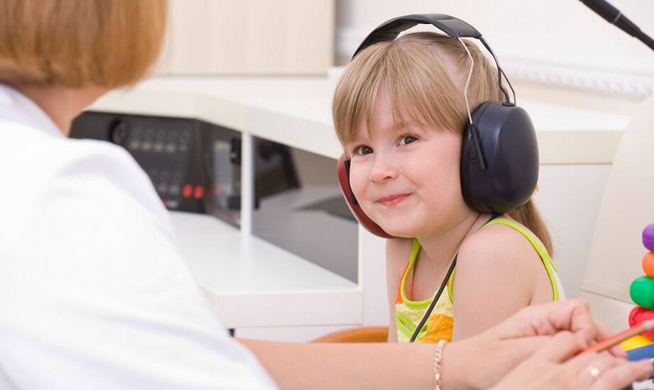 Znaczenie współpracy rodziców i specjalistów przy badaniu audiologicznym dziecka