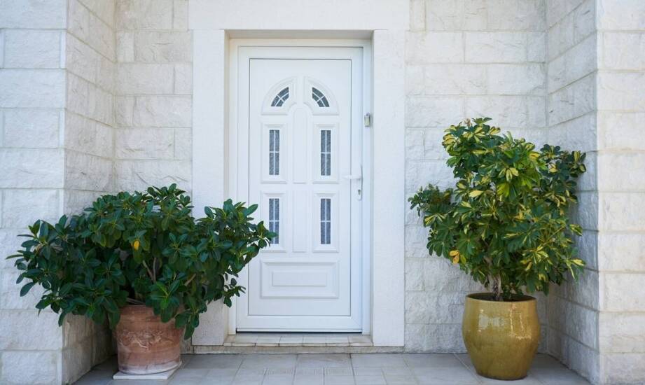 Czy grubość skrzydła wejściowego ma decydujący wpływ na bezpieczeństwo i izolację cieplną Twojego domu?