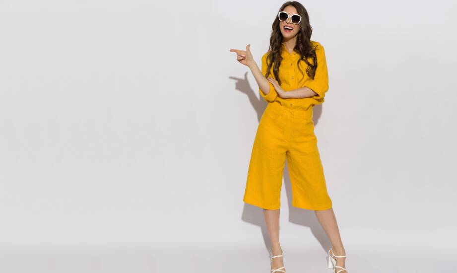 Szorty midi jako element wieczorowych stylizacji – jak je nosić?