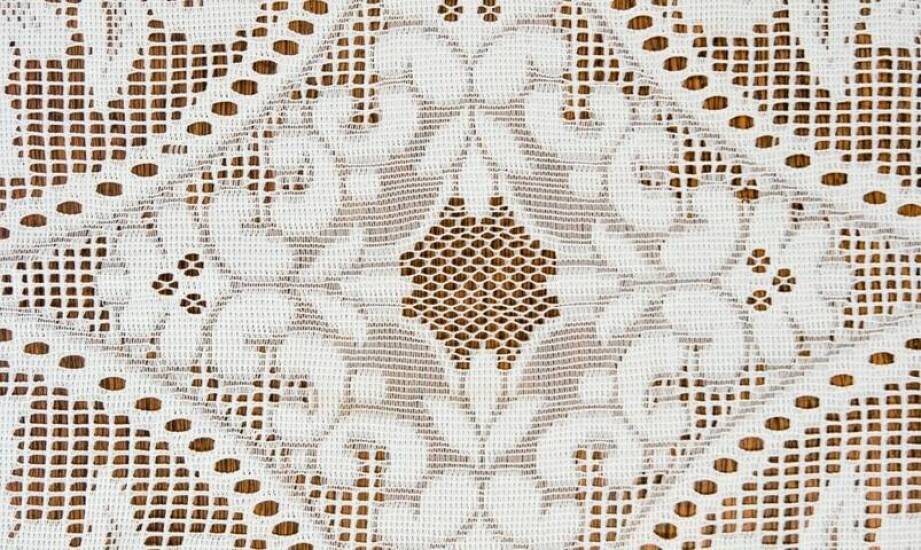 Jak bawełniane damskie podkoszulki z koronką wpływają na komfort noszenia?